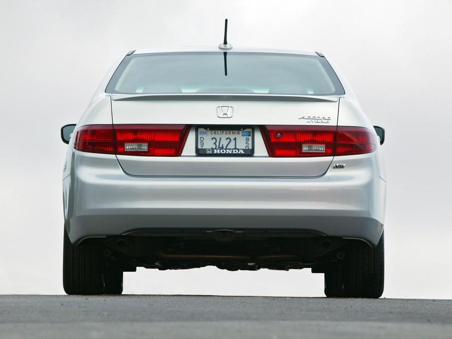  Honda Accord Hybrid 2005 года  (US) (фото 16 из 30)